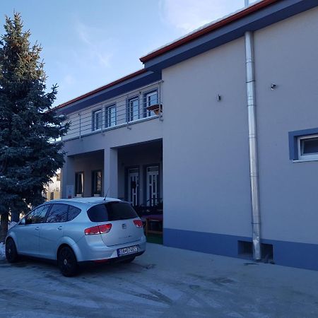 Ubytovanie House Galanta Eksteriør bilde